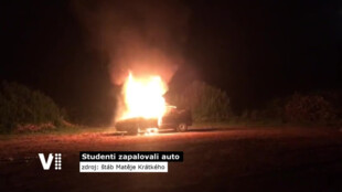 Studenti zapalovali auto