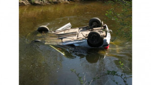 Řidička na Žambersku utopila auto v řece. Vyvázla jen se štěstím