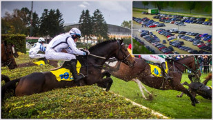 Velká pardubická: parkoviště na letišti, I/37 zůstane průjezdná