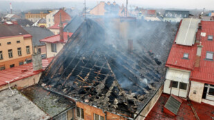 Požár ve Dvoře Králové: Lidé se sami evakuovali, škoda za 3 miliony
