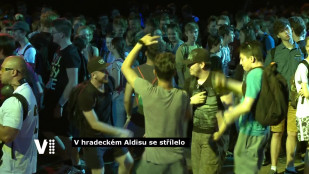 VIDEO: V hradeckém Aldisu se střílelo. Naštěstí jen cvičně