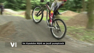 Jízda na kole bez šlapání. To je pumptrack ve Vysokém Mýtě