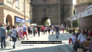 Trhy, umělci i Prachovské skály. Jičín je na vrcholu turistické sezóny