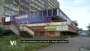 Lidé protestují proti herně v Hradci Králové