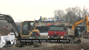 Pokračuje stavba mostu ve Valech u Přelouče