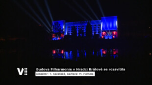 Budova Filharmonie v Hradci Králové se rozsvítila