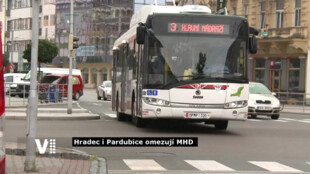 Hradec i Pardubice omezují MHD