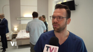 S novorozencem je po kupě celá rodina